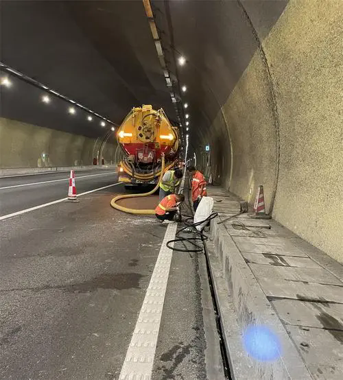 古城隧道排水渠清淤